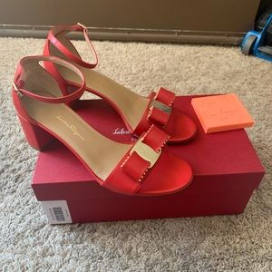 Sale🔥 Salvatore Ferragamo Gavina Bow Sandals